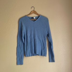 🌈 2/$10 Vintage sky blue V neck sweater